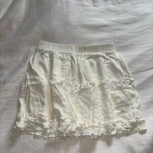 White flowy high waisted skirt